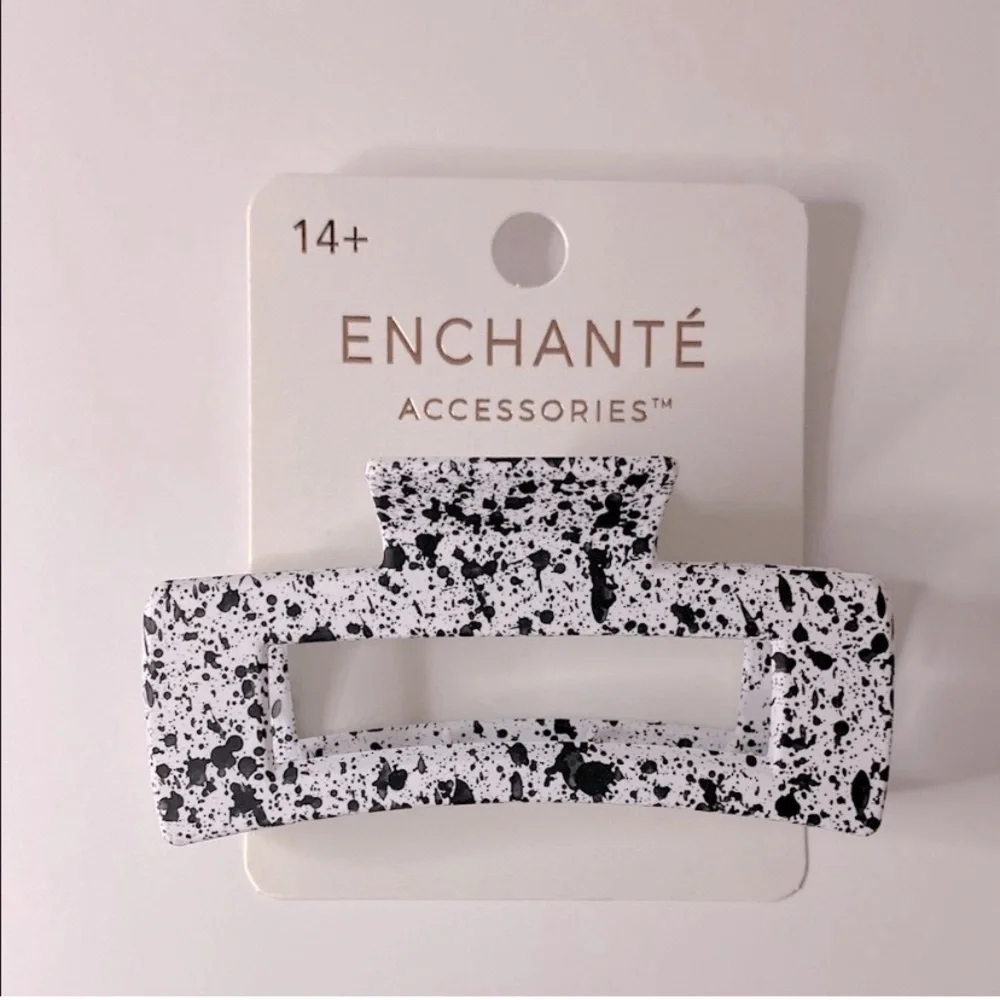 4/$20 Enchanté Accessories Hair Clamp